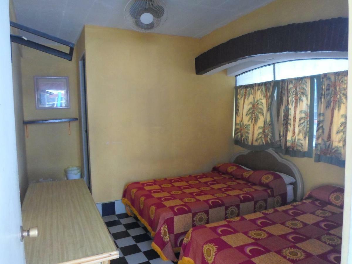 Casa De Huespedes Santa Fe Acapulco Hotel Екстериор снимка